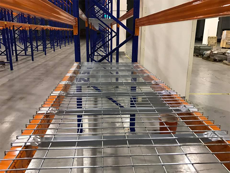 Wire Mesh Decking for Pallet Racking: An In-Depth Look at Its Advantages and Benefits