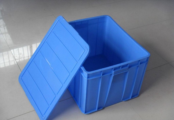 Common logistics containers used for storage and turnover of goods