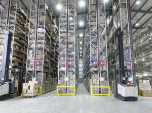 Warehouse very narrow aisle pallet racking storage system