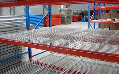 The importance of choosing wire decking for your pallet rack