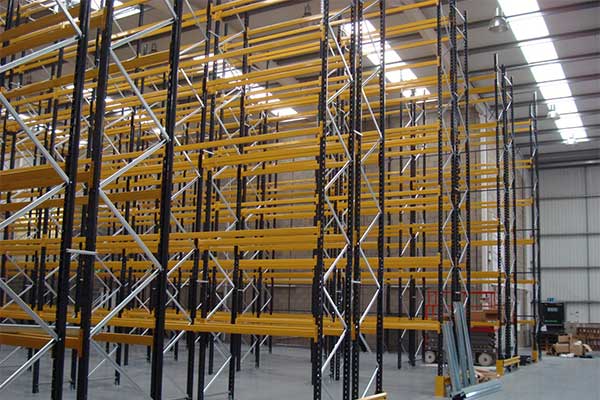 Daily maintenance of pallet racking