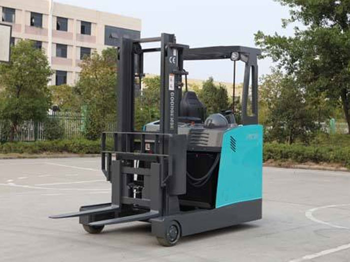 What forklifts are suitable for storage shelves?