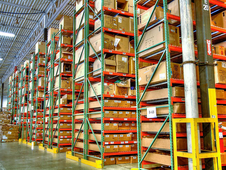 The selective pallet rack system