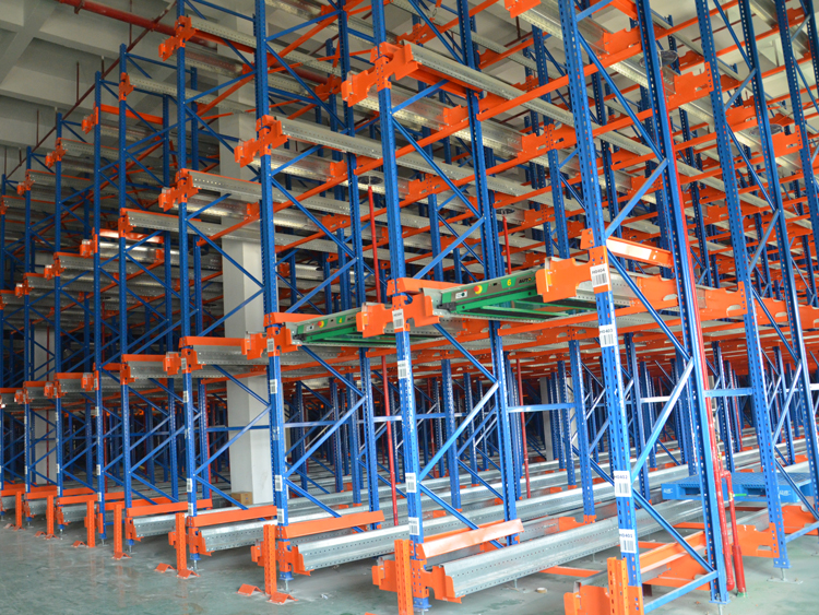 Radio shuttle pallet storage system