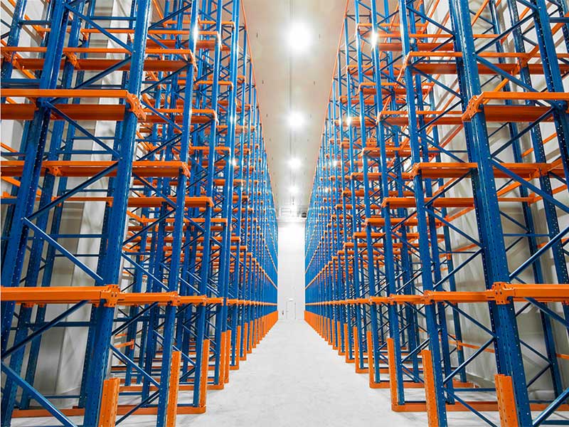 Improve your warehouse’s storage efficiency with our warehouse shelving