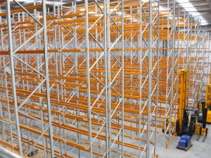 Warehouse very narrow aisle pallet racking storage system