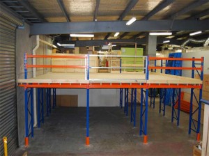 Heavy duty rack supported mezzanine floors