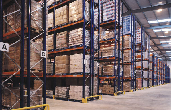 Heavy duty selective pallet racking