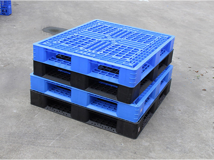 Durable plastic pallet