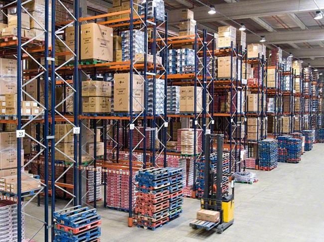 How to choose forklift for pallet rack