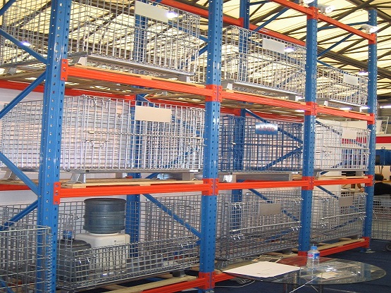 Six maintenance details of folding storage cage