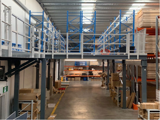 Mini mezzanine floor