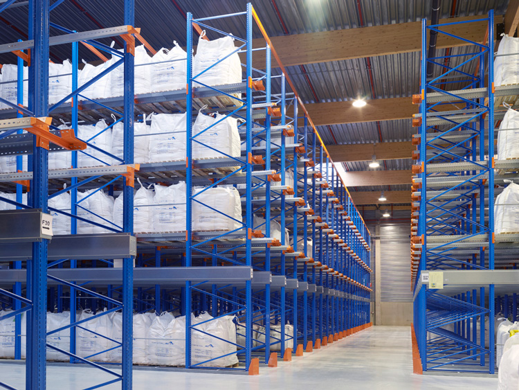 Drive in pallet racking system
