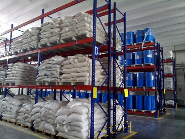 Heavy duty shelving rack for the chemical industry