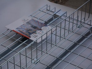 Drop-in vertical wire shelf dividers